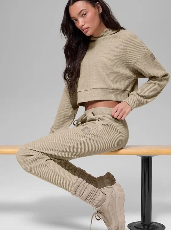 Alo Yoga Muse Sweatpant - Gravel Heather - Picture 3 of 4